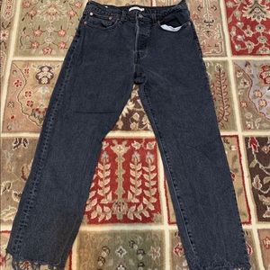 *LEVI’S* Wedgie Straight Cut, Raw Hem Jeans!
